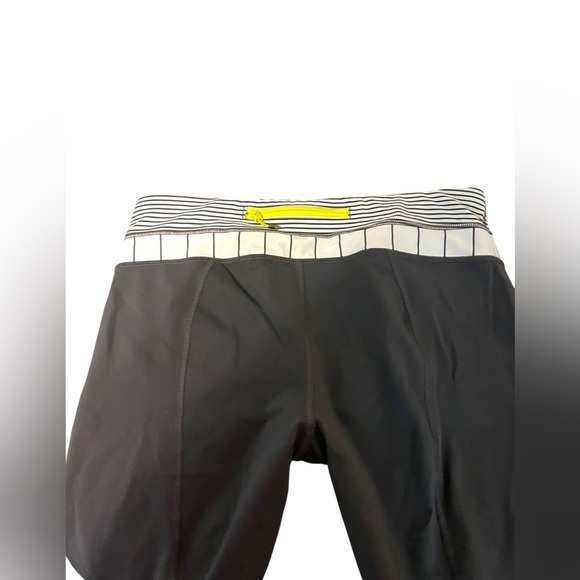 LULULEMON Run Inspire Crop Grey Angel Wing Slalom & White Quiet Stripe Size 8/10 - Picture 6 of 9